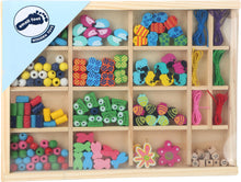 Set prevliekacích drevených korálok a zvieratiek