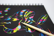 Škrabací-notes-zblízka