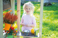 Beleduc-stánok-4v1-s-dievčatkom