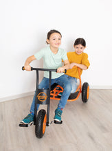 Maxi_kolobežka _"Shuttle"_s_deťmi