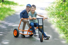 Maxi_kolobežka _"Shuttle"_deti_pózujú