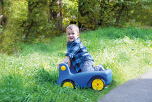 Veľký-kamión-Beleduc-sediaci-chlapec