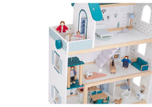 Domček_pre_bábiky_Barbora_s_príslušenstvom_zblízka