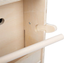 Drevený-box-na-hračky-s-kolieskami-a-sedadlom-Sloník-tyčka