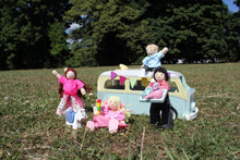 Vintage-autokaravan-spostavičkami-pinik