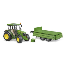 Traktor John Deere s prívesom 2