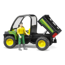 John Deere Gator s vodičom 3