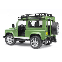 LAND ROVER Defender zelený 13