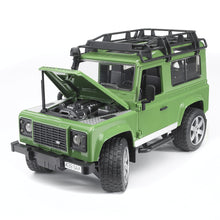 LAND ROVER Defender zelený 6