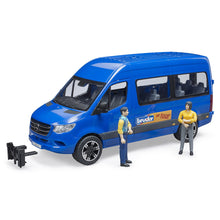 Mercedes-Benz Sprinter mikrobus s vodičom a cestujúcim