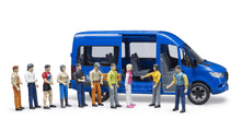 Mercedes-Benz Sprinter mikrobus s vodičom a cestujúcim 3