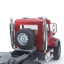 Nákladné auto MACK Granit a náves s nakladačom JCB 4CX 2