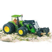 Traktor JOHN DEERE 7930 s prídavnými kolesami 8