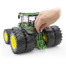 Traktor JOHN DEERE 7930 s prídavnými kolesami 9