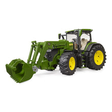 Traktor John Deere 7R 350 s čelným nakladačom
