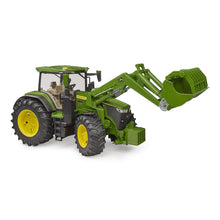 Traktor John Deere 7R 350 s čelným nakladačom 2