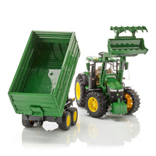 Traktor John Deere 7R 350 s čelným nakladačom a tandemovým prepravným prívesom 2