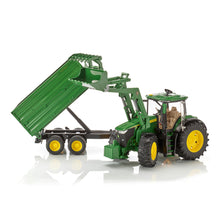 Traktor John Deere 7R 350 s čelným nakladačom a tandemovým prepravným prívesom 3
