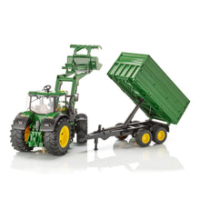 Traktor John Deere 7R 350 s čelným nakladačom a tandemovým prepravným prívesom 6