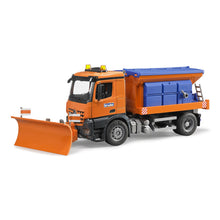 Mercedes Benz AROCS s radlicou na sneh