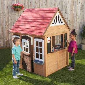 Drevený cédrový domček pre deti na záhradu
