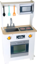 Moderná drevená detská kuchyňa s pultom