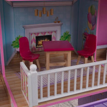 Domček-pre-bábiky-pripojený-na-strom-krb