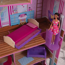 Domček-pre-bábiky-pripojený-na-strom-spálňa-a-výťah