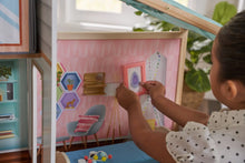 Magnetický-domček-pre-bábiky-dievčatko-s-magnetmi