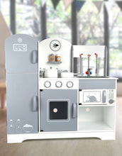 Drevená detská kuchynka na hranie