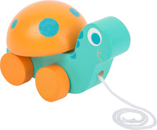 Drevená korytnačka so šnúrkou