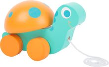 Drevená korytnačka so šnúrkou