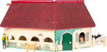 Drevený domček farma