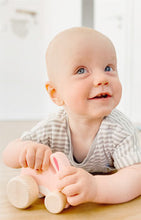 Ružový drevený zajko