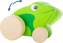 Zelená drevená žabka