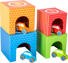 Pyramída z kociek s autíčkami
