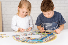 XXL drevené-puzzle-!Na-letisku"-chlapec-a-dievča