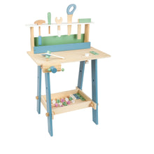 Drevený pracovný stolík v škandinávskom dizajne