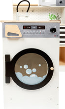 Veľká drevená kuchynka s modulárnym systémom 