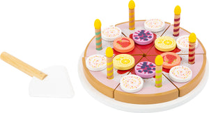 Drevený narodeninový koláč so sviečkami