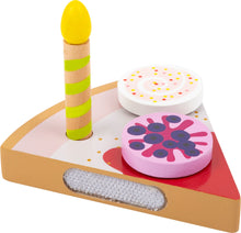 Drevený narodeninový koláč so sviečkami