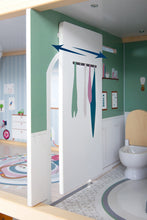 Drevená vila pre bábiky