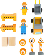 Drevený žeriav so stavebným príslušenstvom