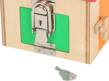 Drevený zamykací domček