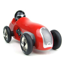 Historické závodné auto červené 4