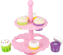 Drevený servírovací podnos s muffinkami