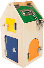 Drevený domček "zámky"