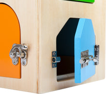 Drevený domček "zámky"