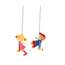 Drevená závesná dekorácia anjelici chlapček a dievčatko