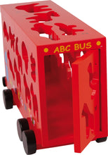 Drevený autobus so zvieratkami